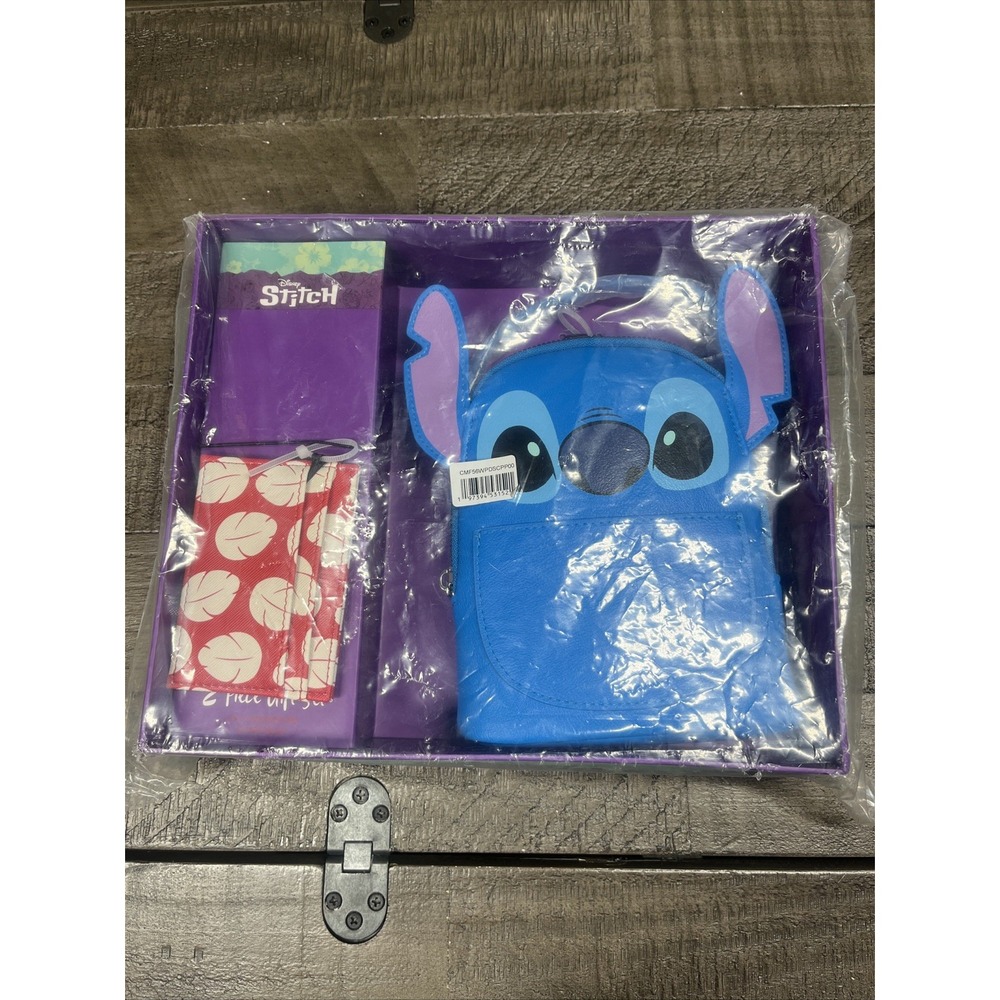 Disney LILO And‎ Stitch Mini Purse Wallet - 2 Piece Gift Set